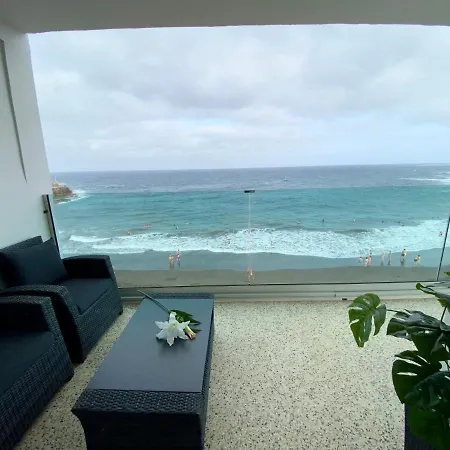 Hermoso Edificio Frente Al Mar Con Gran Terraza Y Hermosas Vistas