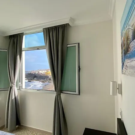 Hermoso Edificio Frente Al Mar Con Gran Terraza Y Hermosas Vistas