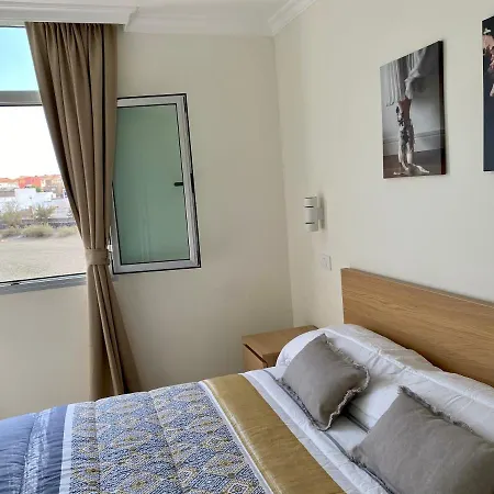 Hermoso Edificio Frente Al Mar Con Gran Terraza Y Hermosas Vistas Apartment *