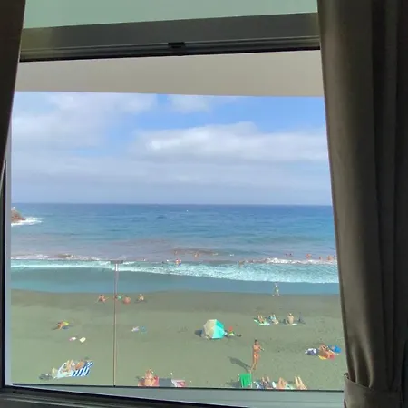 Hermoso Edificio Frente Al Mar Con Gran Terraza Y Hermosas Vistas